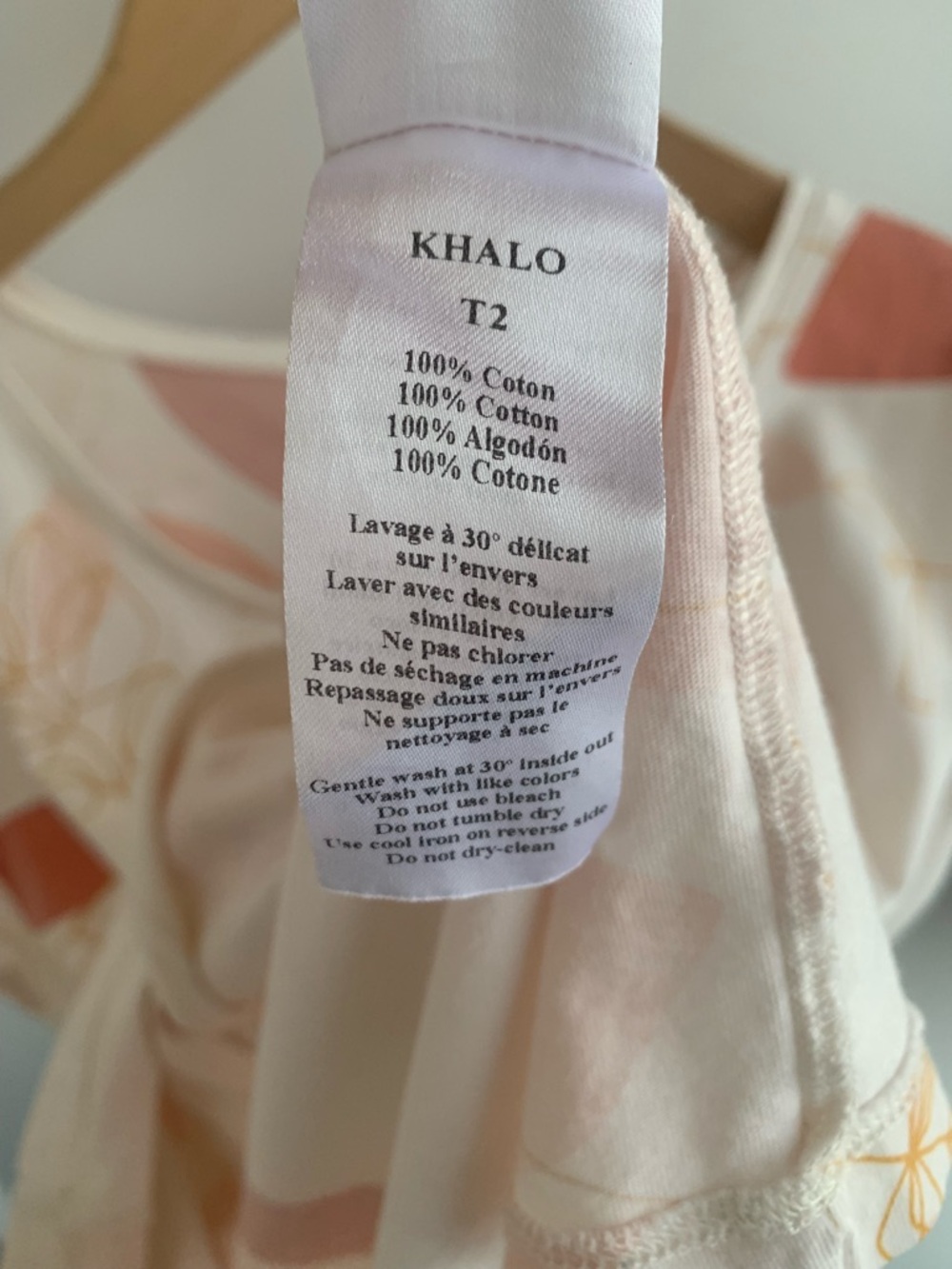 🇫🇷 Cream Short-Sleeve Tee with Rust Floral and Peach Motif - Picture 7 of 11